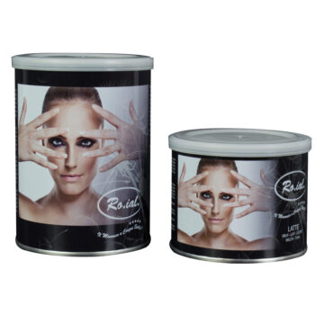 Un barattolo da 800 ml e un barattolo da 400 ml di cera al latte della Ro.ial